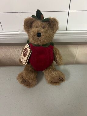 Smith Applewish, a vintage plush from the Boyds Bears & Friends collection